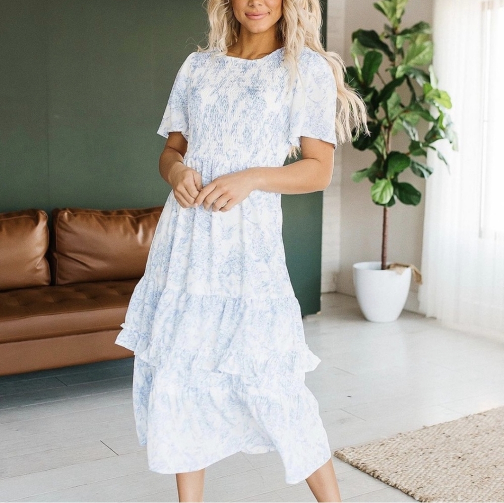 NWT Polagram Boutique Smocked Sky Blue Floral Tiered Midi Dress 1XL